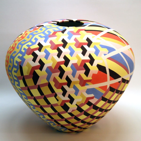 ELOISA GOBBO Oval, 2021, ceramic, 45 x 45 x 35 cm