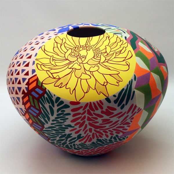 ELOISA GOBBO Oval, 2021, ceramic, 45 x 45 x 35 cm