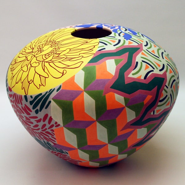 ELOISA GOBBO Oval, 2021, ceramic, 45 x 45 x 35 cm