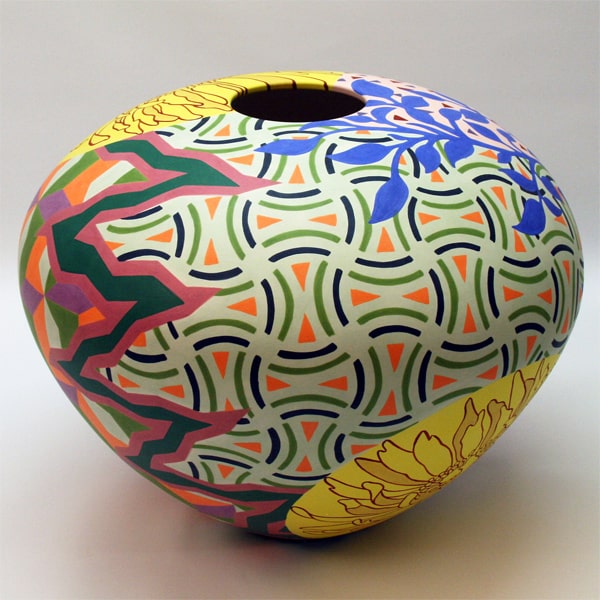 ELOISA GOBBO Oval, 2021, ceramic, 45 x 45 x 35 cm