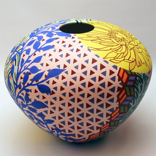 ELOISA GOBBO Oval, 2021, ceramic, 45 x 45 x 35 cm